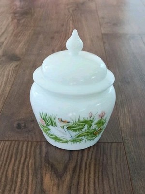 AVON Nostalgie Romantik Deckeldose Bonboniere Urne Glas Schwan Floral massiv