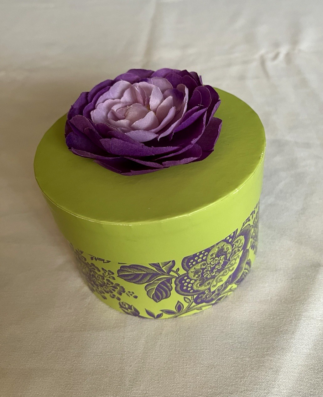 Only W/lid  3.75" X 4.5" Display Green & Purple Flower