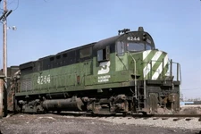 Burlington Northern (BN) - C424 - #4244 - Original 35mm Slide.