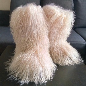 lama fur boots