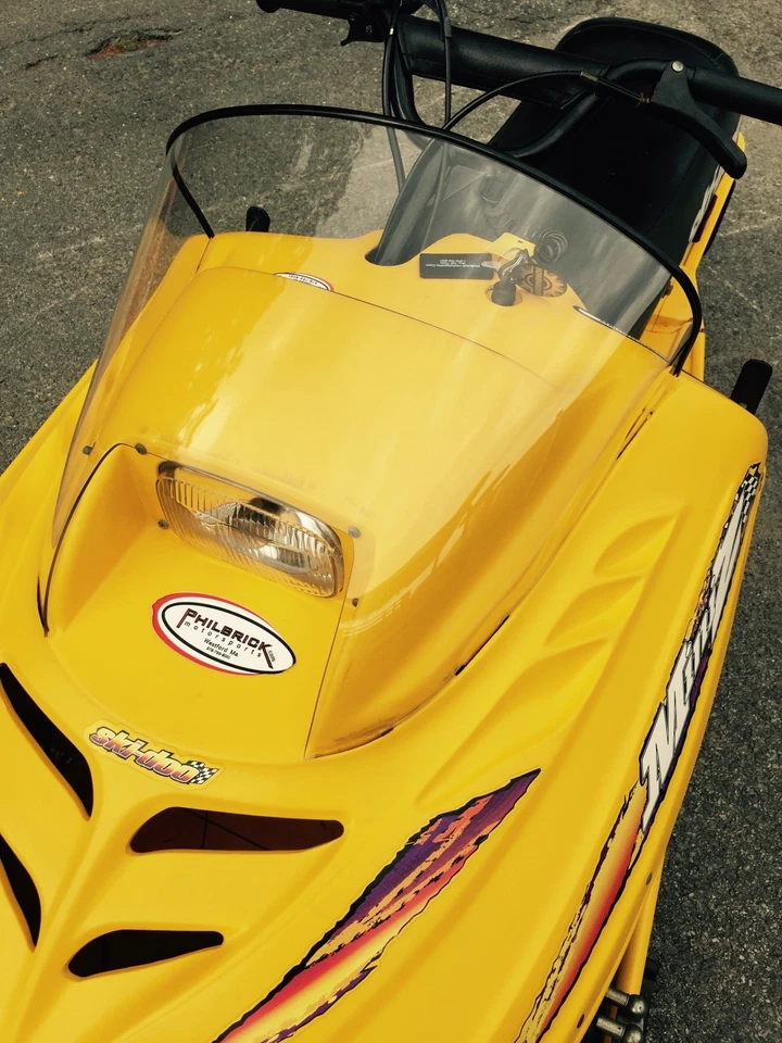 SKI-DOO NUEVO MINI Z 120 NIÑOS MOTO NIEVE PARABRISAS 415092500 AÑO 1998-2002 Foto 3 de 4