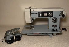 Vintage Dressmaker Deluxe Push Button Zig Zag Mo SWA-2000 JA 58 Sewing Machine