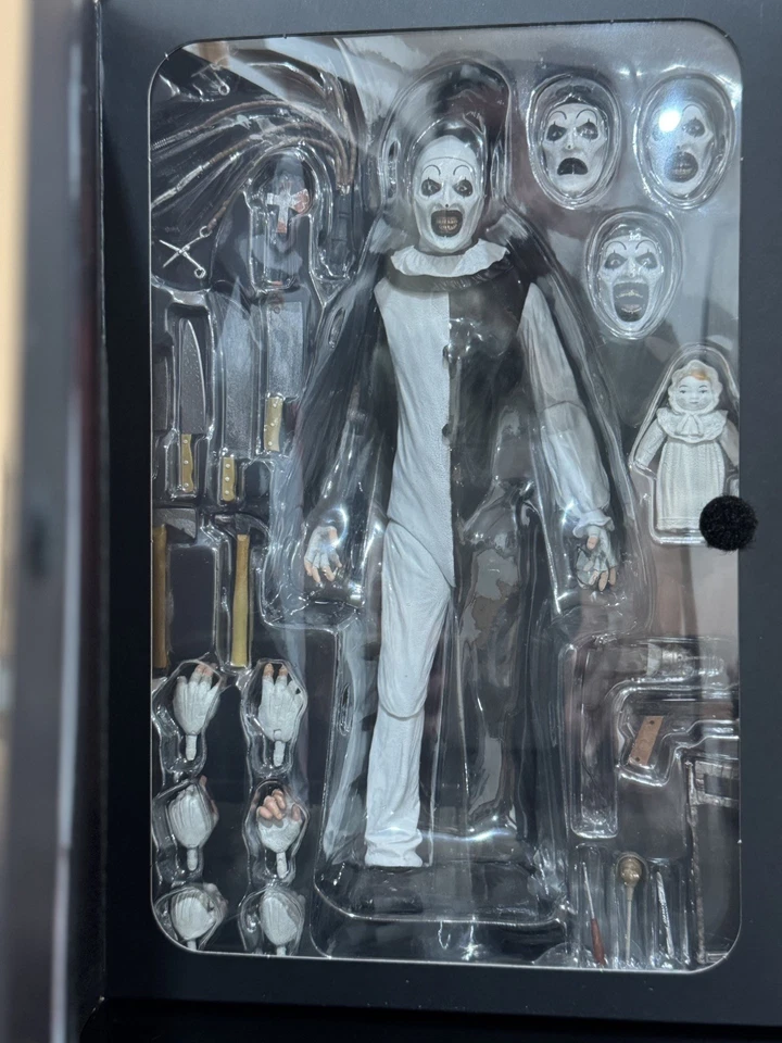 Figuras de terror NECA Ultimate Art the Clown, IT Chapter Two e Gárgulas Demona - Imagem 4 de 4
