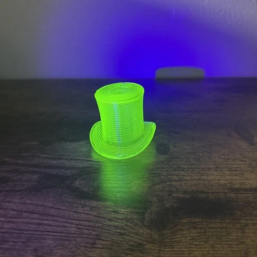 Vintage Uranium Glass Horizontal Line Top Hat Figurine Vaseline UV GLOWS FENTON?