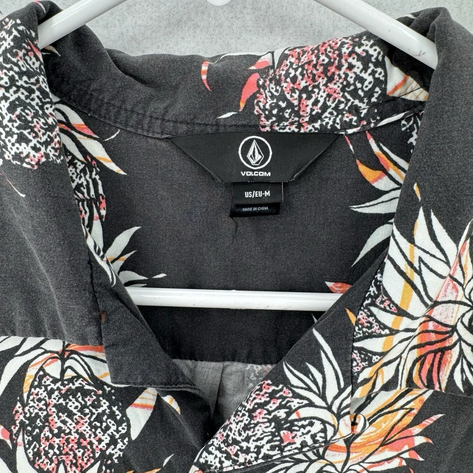 Volcom Shirt Mens Medium Classic Fit Hawaiian Pineapple SS Black Viscose Aloha - Image 3 of 4