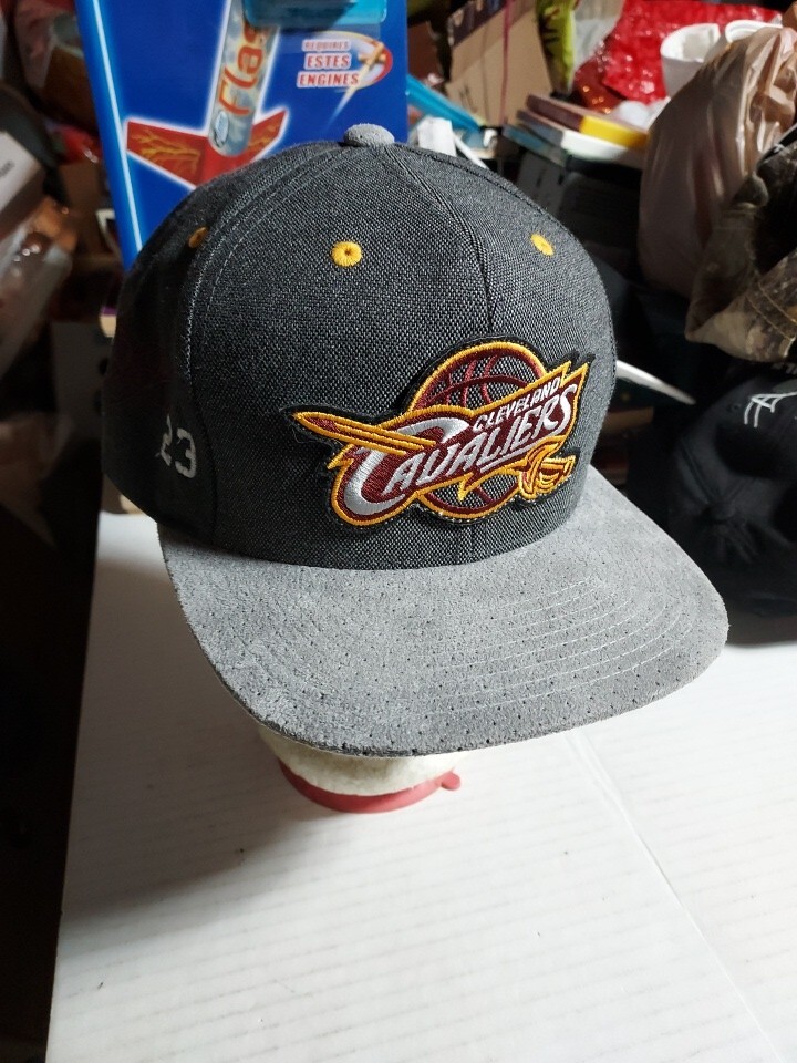 Rare Cleveland Cavaliers #23 LEBRON JAMES Mitchell & Ness