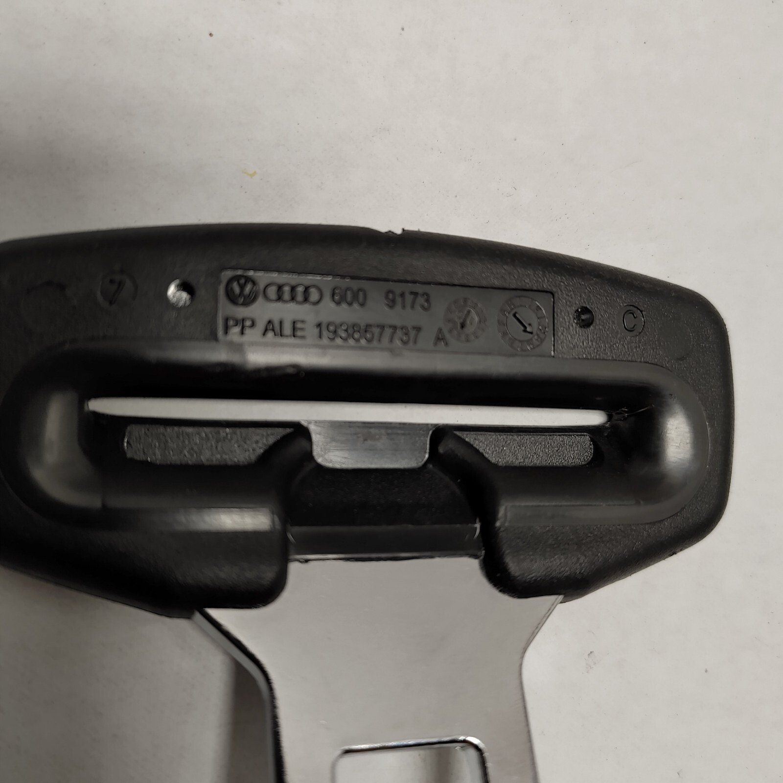 2005 2010 VW Jetta MK5 Pasat Seat Belt Male End Prong Clip OEM eBay