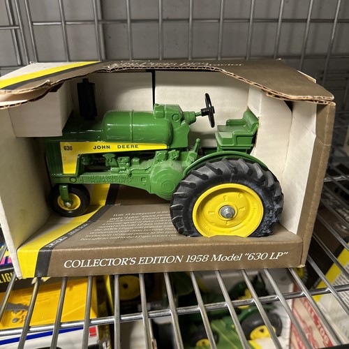 ERTL 1/16 Collector's Edition 1958 Model "630 LP" Tractor - Picture 2 of 7