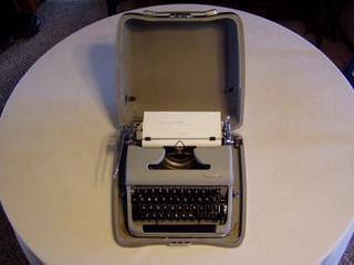 VINTAGE 1950's SM3 ? OLYMPIA PORTABLE TYPEWRITER GRAY W/ BROWN KEYS & METAL CASE