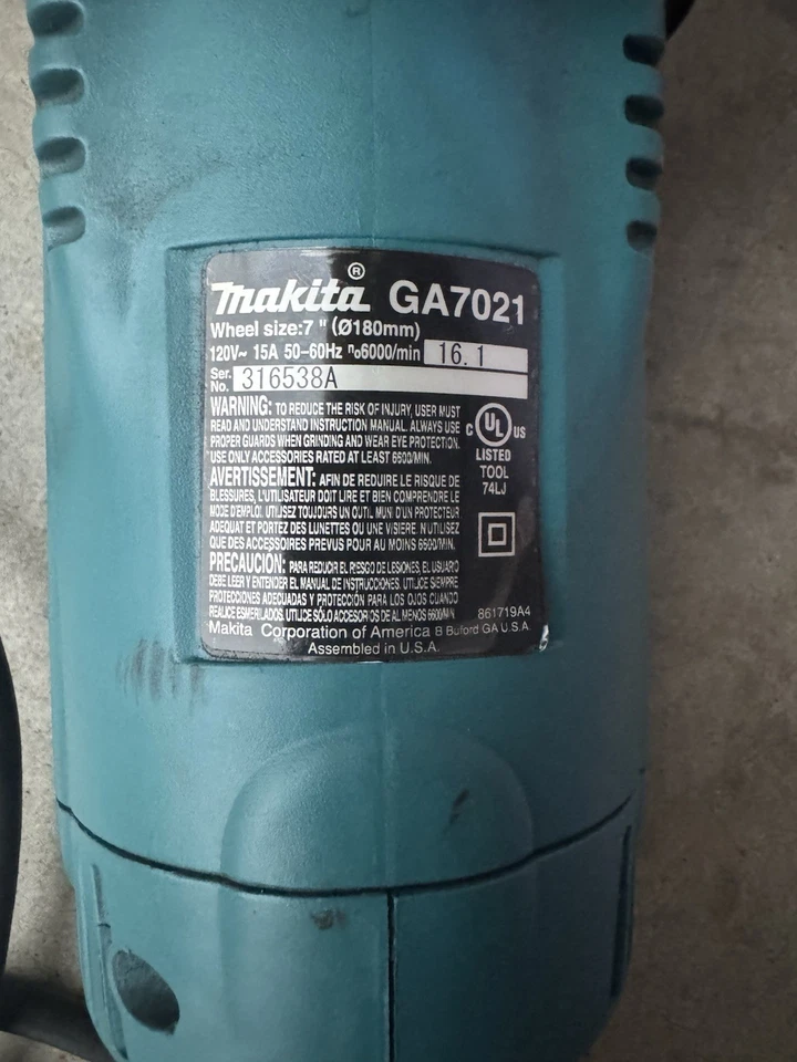 Rebarbadora Makita GA9060 9" 15.0 Amp com fio, sem interruptor de bloqueio, 6600 RPM - Imagem 2 de 4