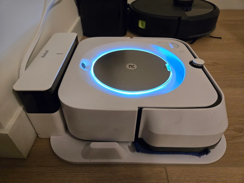 Robot fregona iRobot Braava Jet M6 Ultimate conectado a Wi-Fi Foto 2 de 4