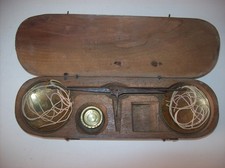 Ancienne balance à trébuchet incomplète