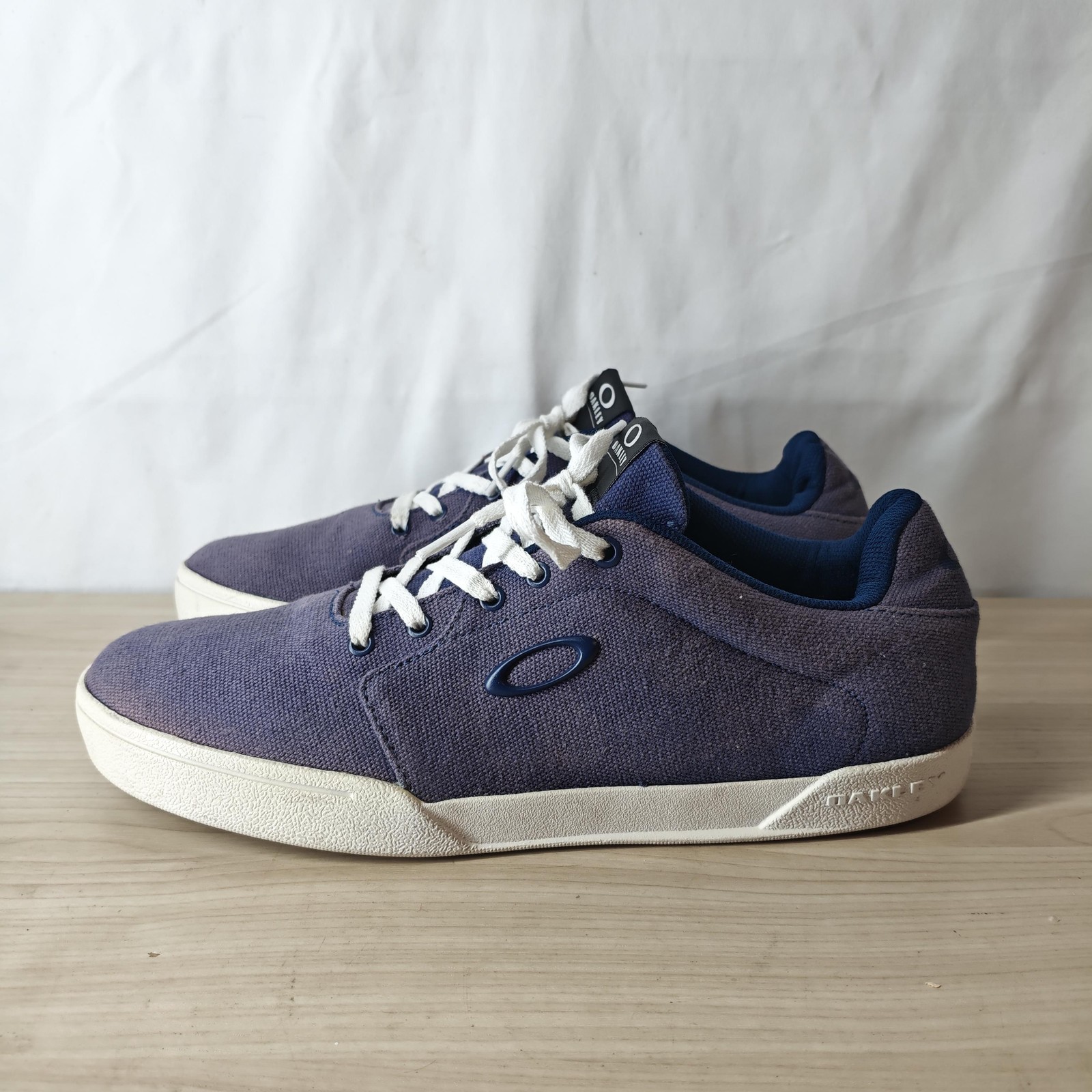 Oakley Shoes Mens Size 9.5 Blue Canvas Low Top Casual Sneakers Brazil Comfort