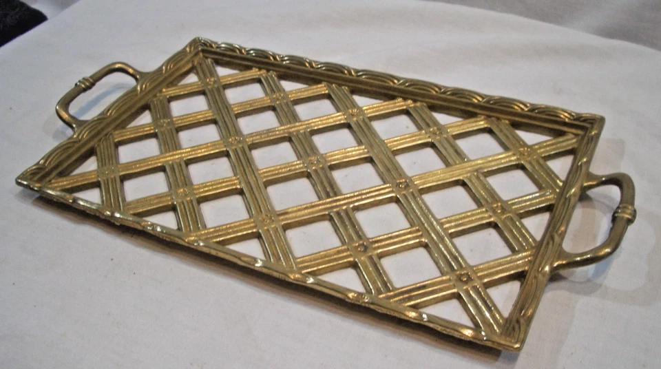 Tablett Serviertablett rechteckig mit Henkel rautenartiges Muster Messing - Bild 3 von 4