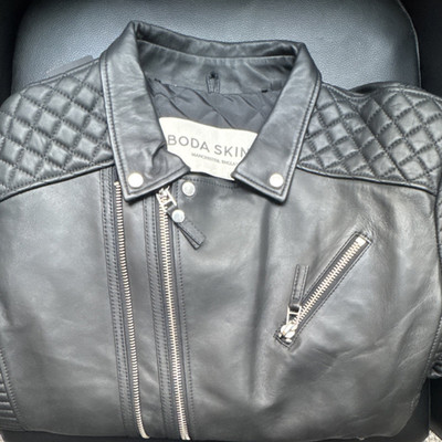 BODA SKINS Black Quilted Leather Biker Jacket XL Men Zipper Accents