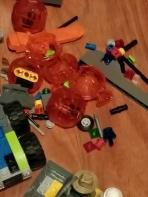 LEGO City: Volcano Heavy-Lift Helicopter (60125)    Read DESC