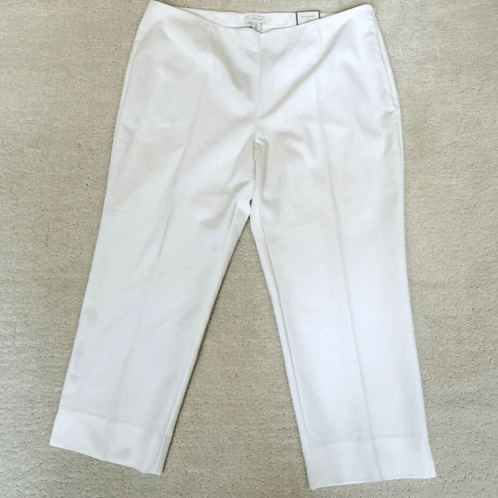 Chico’s Smooth Stretch Side Zip Crop Basic Pants in White - NWT - US Glamour Siz