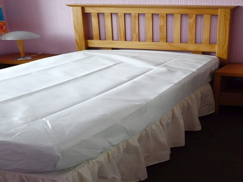 Double Waterproof Polypropylene Fitted Sheet - Picture 2 of 4