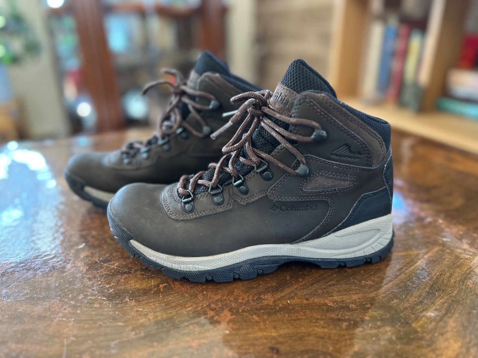 Columbia Womens Newton Ridge Plus Waterproof Hiking Boots Size 8.5