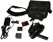 Canon VIXIA HV40 3.1MP Mini DV HD Digital Video Camera - Charger, Batteries, Bag