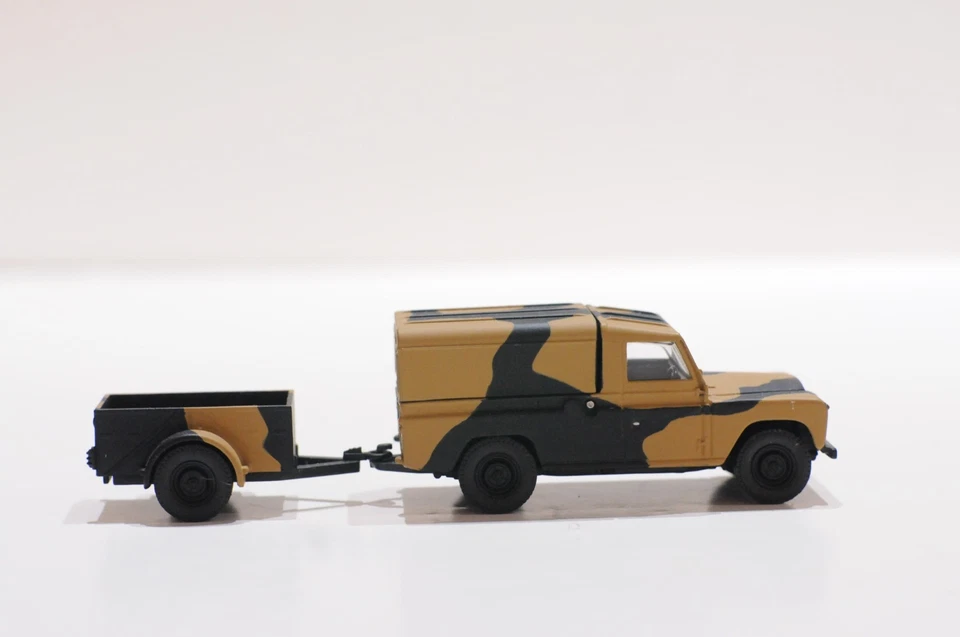 CORGI BRITISH ARMY LAND ROVER WITH TRAILER SCALE 1:43 SET - Image 3 of 4