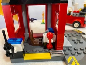 LEGO Juniors City: Fire Emergency (10671) 99% Complete w Manual (2 pc missing)