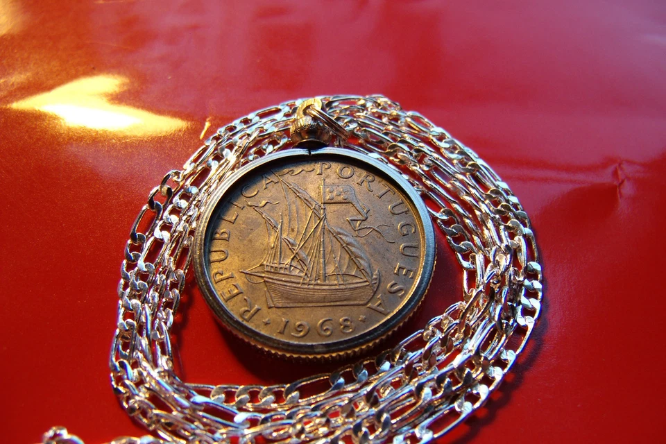 Colgante de moneda portugués de 5 escudos de velero en cadena de plata de ley 925 de 24" Foto 2 de 2