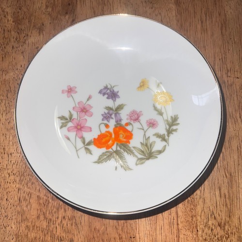 Vintage Fine China of Japan “Wildflower Pattern” set 31 pieces!! - Picture 11 of 24