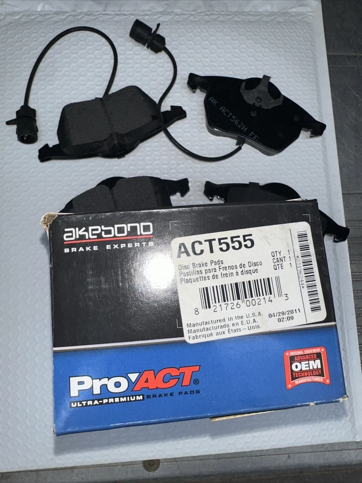 Pastillas de freno delanteras cerámica audi a4, a6, a8 quattro akebono act555 pro-act Foto 2 de 4