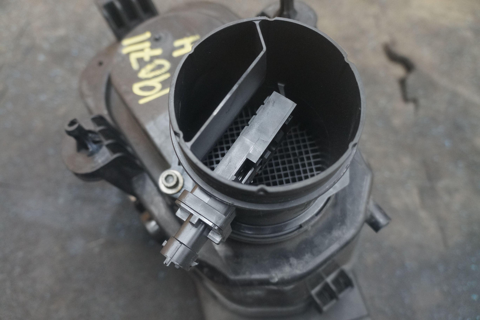 Maserati Ghibli 2014 Left Air box top P/N 670005844