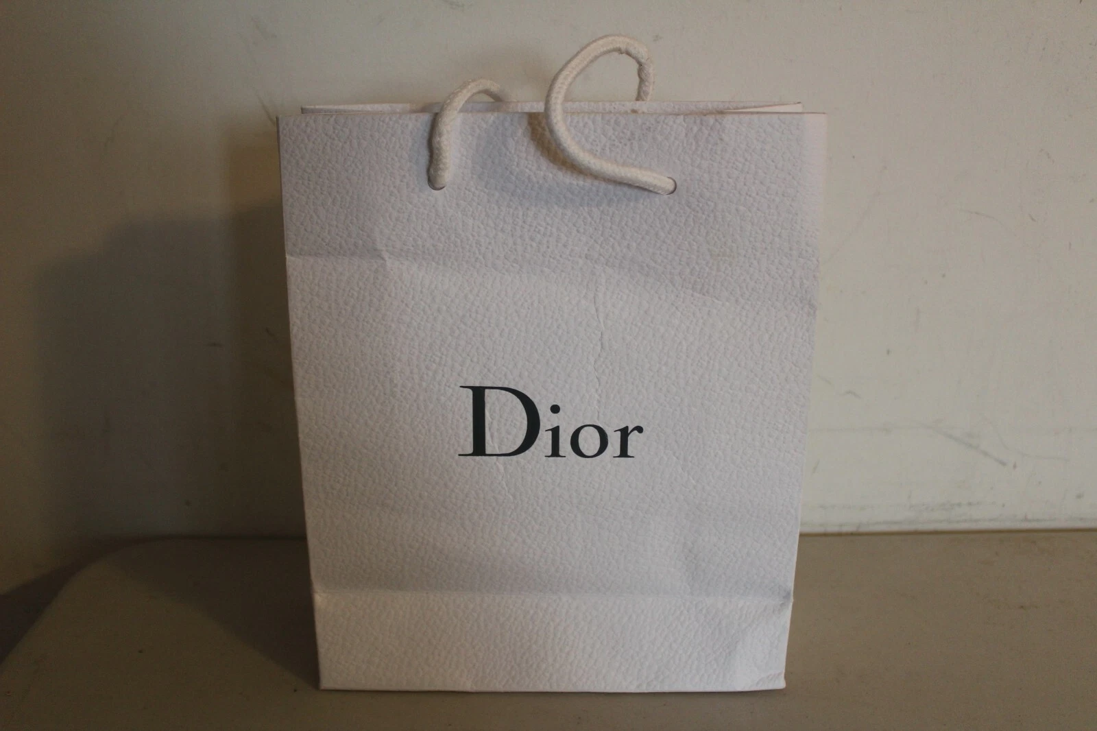 SAC EN PAPIER BLANC DIOR AUTHENTIQUE TEXTURÉ