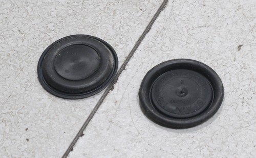 VW Touran 1T Bj 04 2x Gummi Stopfen Tür vorne Re Li passend #111879-F450