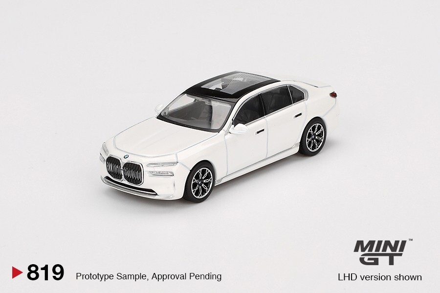 Mini GT 1:64 BMW i7 xDrive60 Mineral White (LHD) 819 New