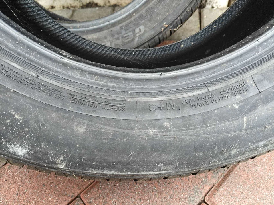 Neumático Nitto NT421Q 110V nuevo 255/60R17 Foto 4 de 4