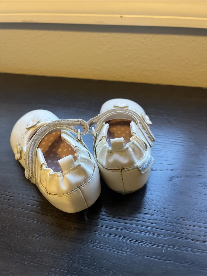 Robeez Girls Ms. Charol blanco liso Mary Jane’s talla 4 10-12 meses Foto 2 de 4