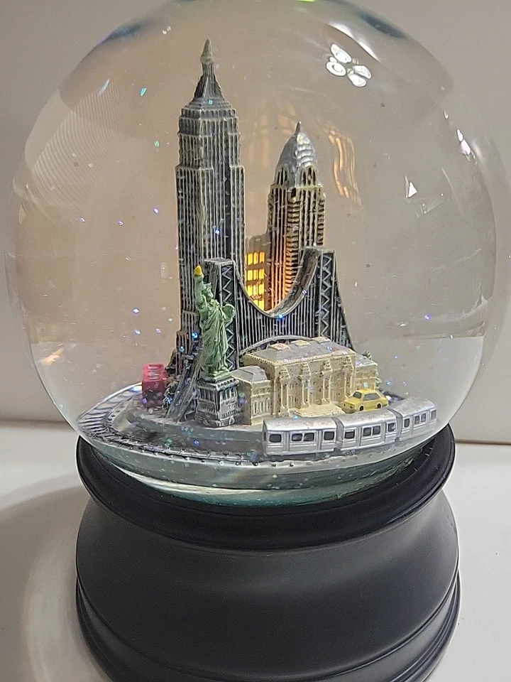 复古 Saks Fifth Avenue 纽约市雪球点亮木制底座大号 8 — 第 2/4 张图片