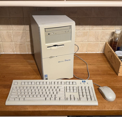 Vintage HP Brio BA410 Desktop PC Windows 98 Intel Pentium III Prozessor 64MB RAM