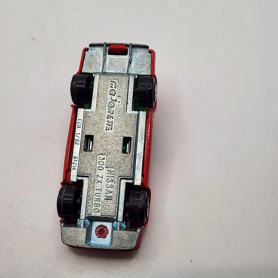Coche Diecast Majorette Nissan 300ZX Turbo 1/62 Rojo T-Top Verde Ventanas Pop-Up Foto 4 de 4