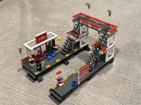 LEGO CITY: Train Station (7937) Complete w/ Box, Instructions and Minifigs