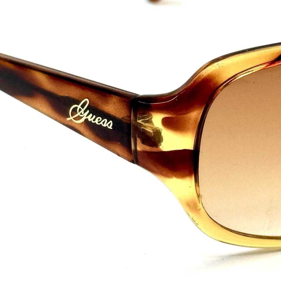 Gafas de sol Guess ovaladas de gran tamaño de colección marco marrón con caparazón de tortuga y lentes degradadas Foto 3 de 4