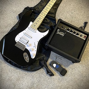 Paquet de démarrage de guitare électrique noir complet avec 20-Watt Amplificateur, HSS Prises