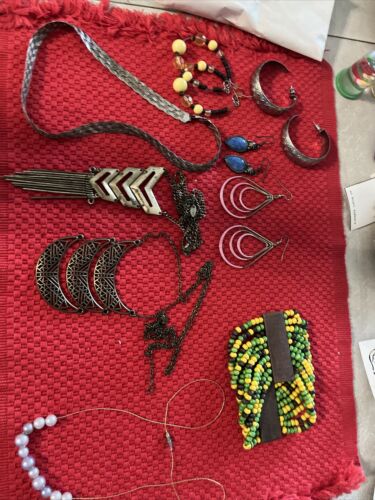 Mixed Lot of Vintage & Modern Costume Jewelry Lot 