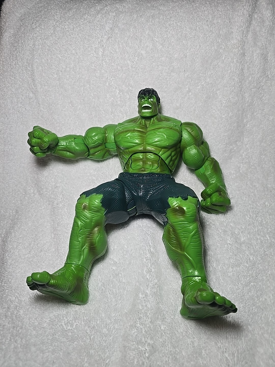 2008 Hasbro Marvel Hulk Smash Stomp Talking Action Figure with Light-Up Eyes