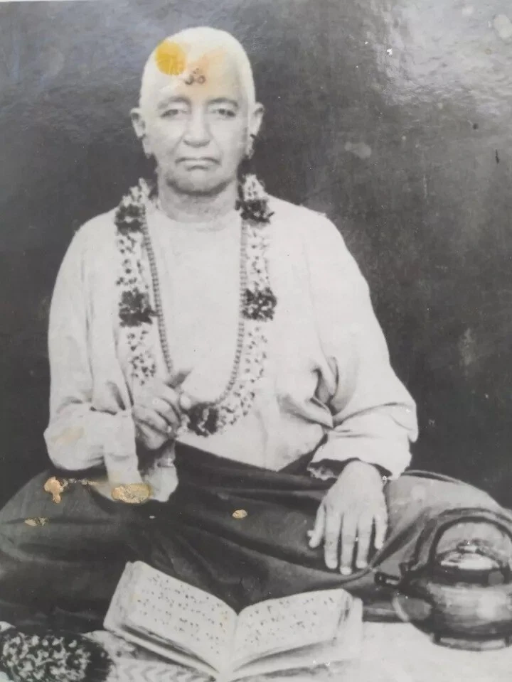 Marco de fotografía de la India hindú Saint Ramdas estampado en blanco y negro colgante de pared Foto 2 de 4