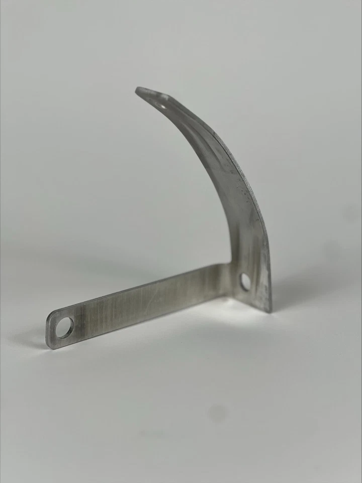 Soporte de reubicación de matrícula curvo para Harley-Davidson Softail & Springer Foto 4 de 4