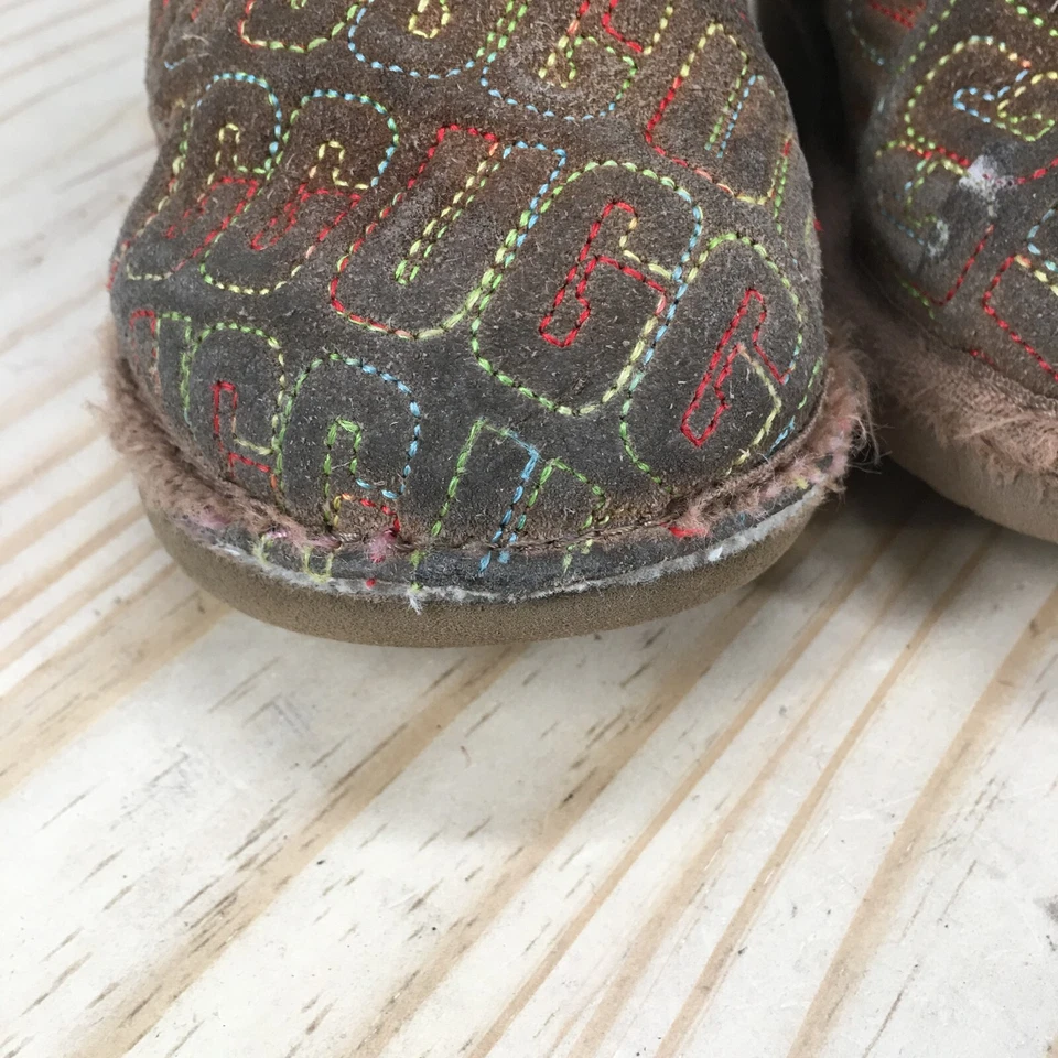 Ugg Boots Youth 9 Classic Ii Graphic Stitch Winter Ankle Brown Suede Pull On - Image 4 of 4