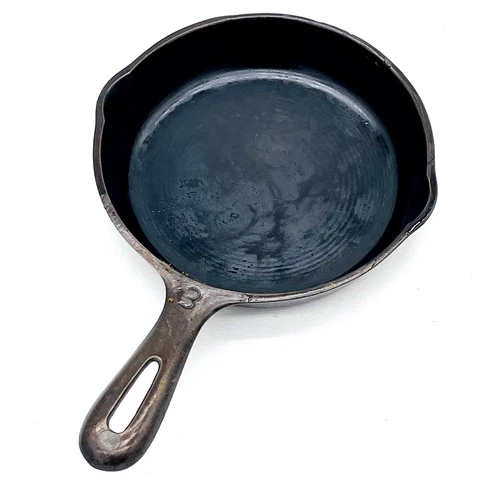 Unmarked Wagner Cast Iron Made in USA 6 1/2in Skillet No. 3 Sits Flat Dual Spout