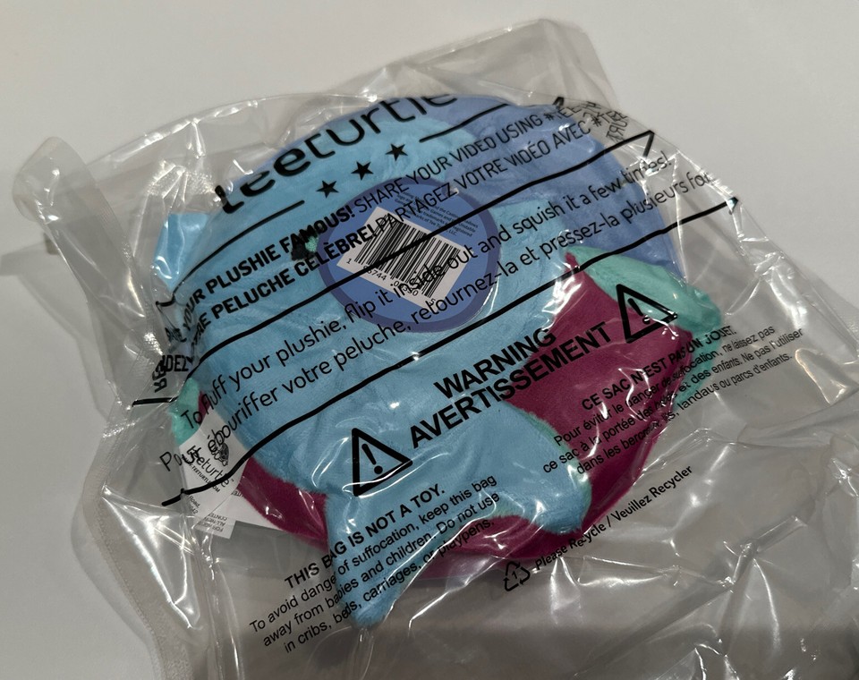 Casting Shadows - Peluche Réversible Lucky Exclusive Kickstarter - Livraison Express OFFERTE