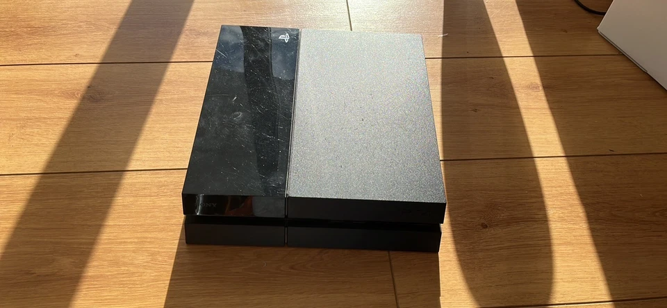 Sony PlayStation 4, photo 3 of 5