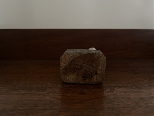 Vintage Folk Art Nicely Carved Figure Miniature Man In Chair, Possibly Signed - Foto 5 di 7